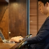 社内の異性の目を意識する必要性